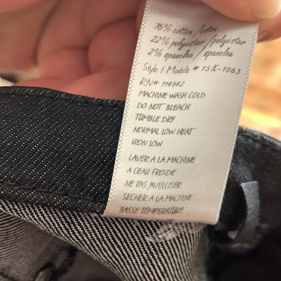 Blank NYC Woman’s 30W Black Jeans w/ Faux Leather Trim - Picture 12 of 14